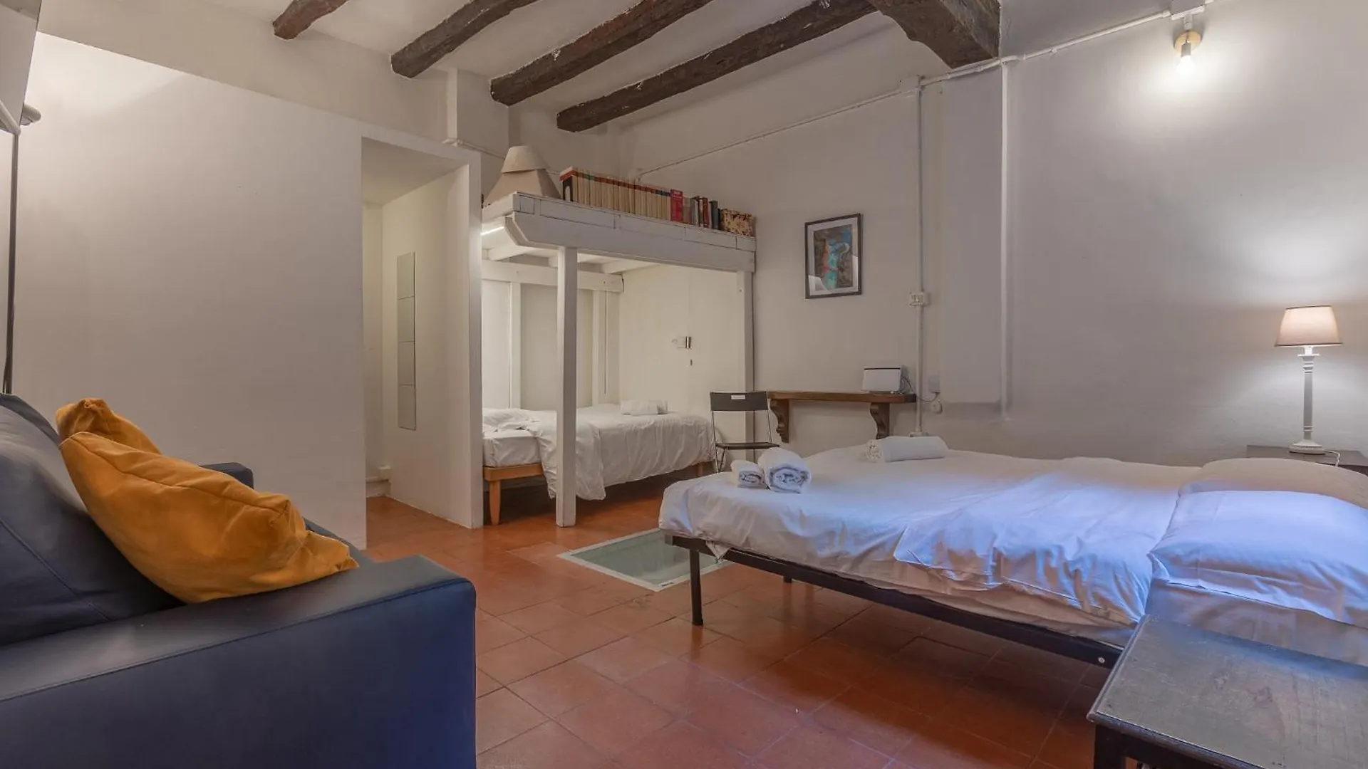 Central Apartment With Private Courtyard! Bologna Italy