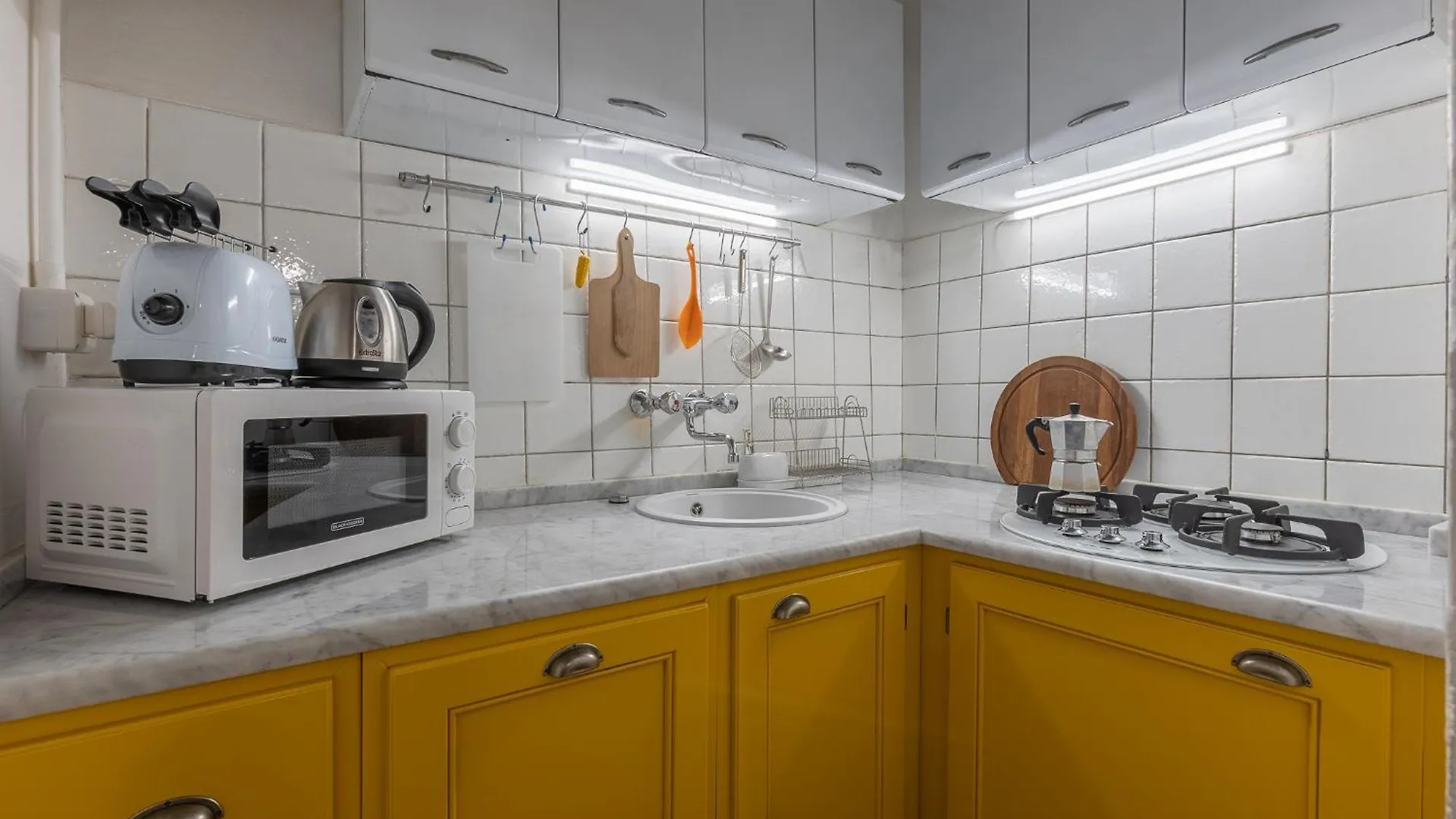 Central Apartment With Private Courtyard! Bologna