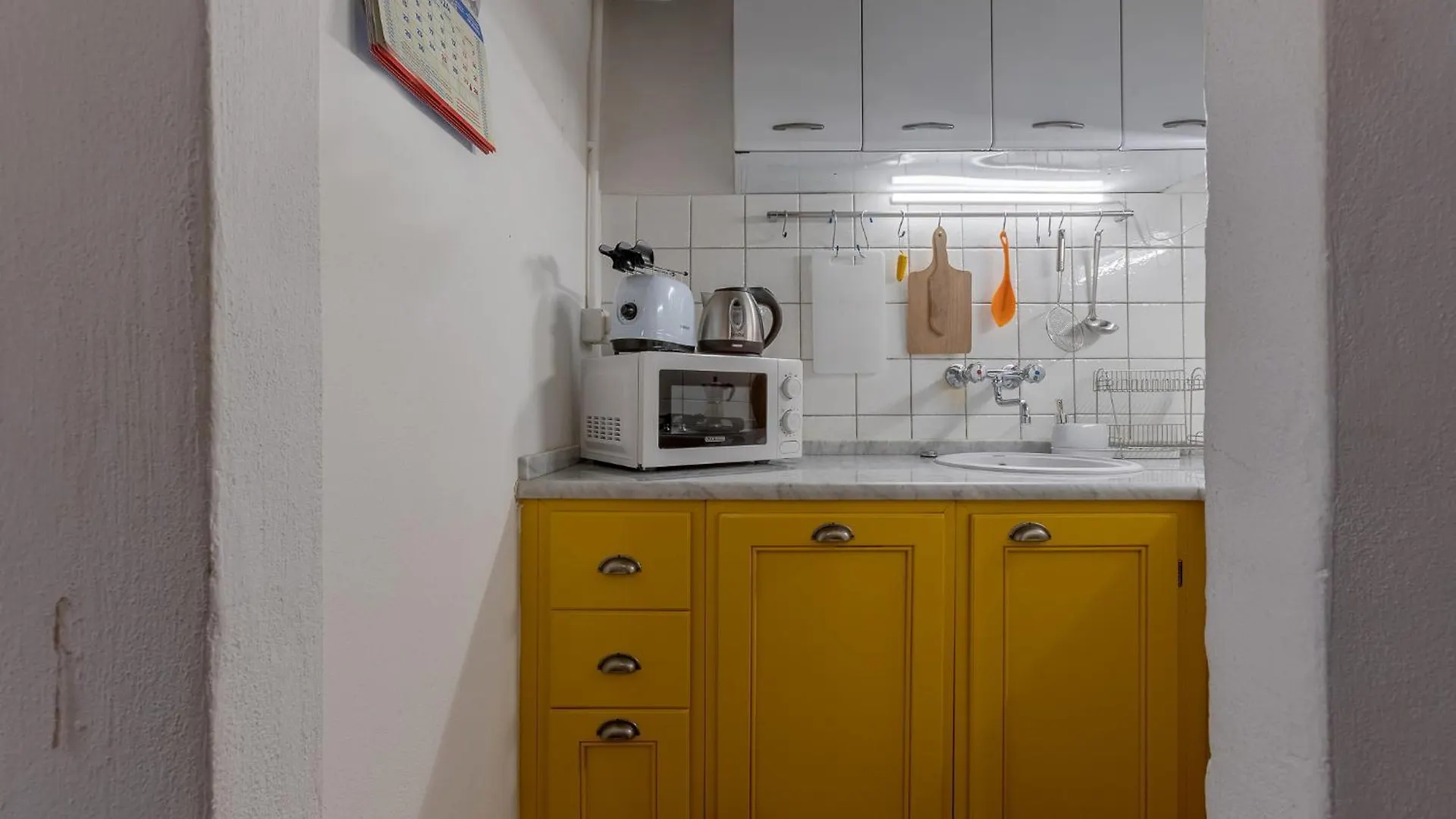 Central Apartment With Private Courtyard! Bologna Italy