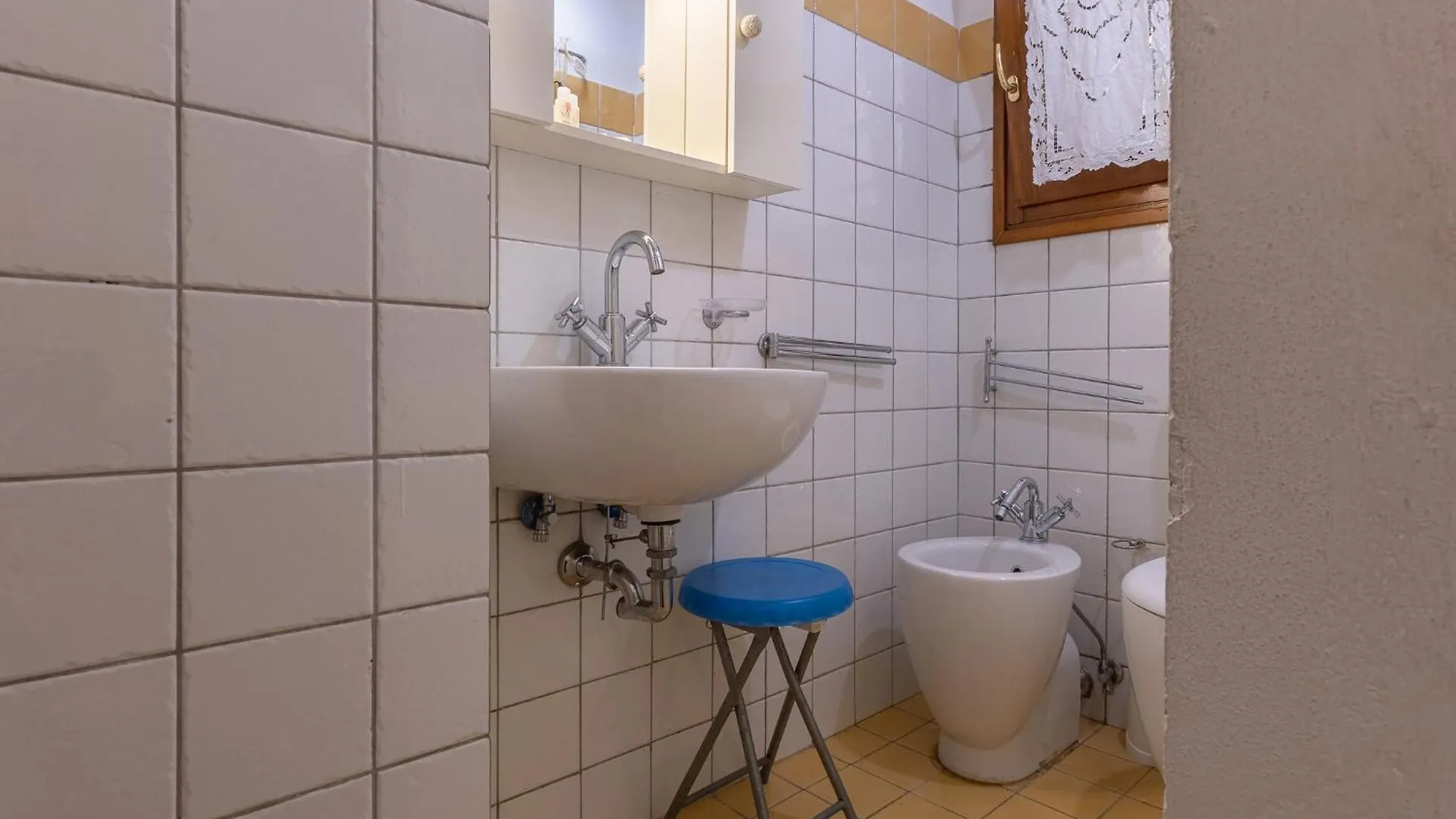 Central Apartment With Private Courtyard! Bologna