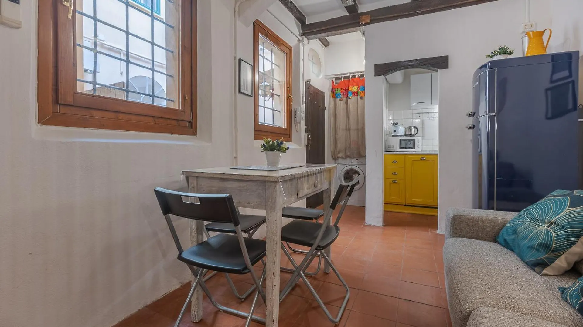Central Apartment With Private Courtyard! Bologna
