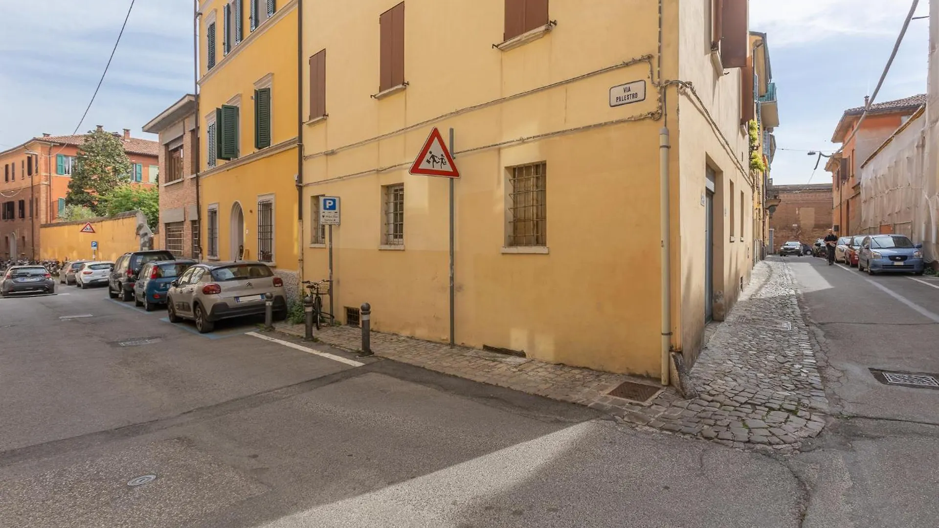 Central Apartment With Private Courtyard! Bologna