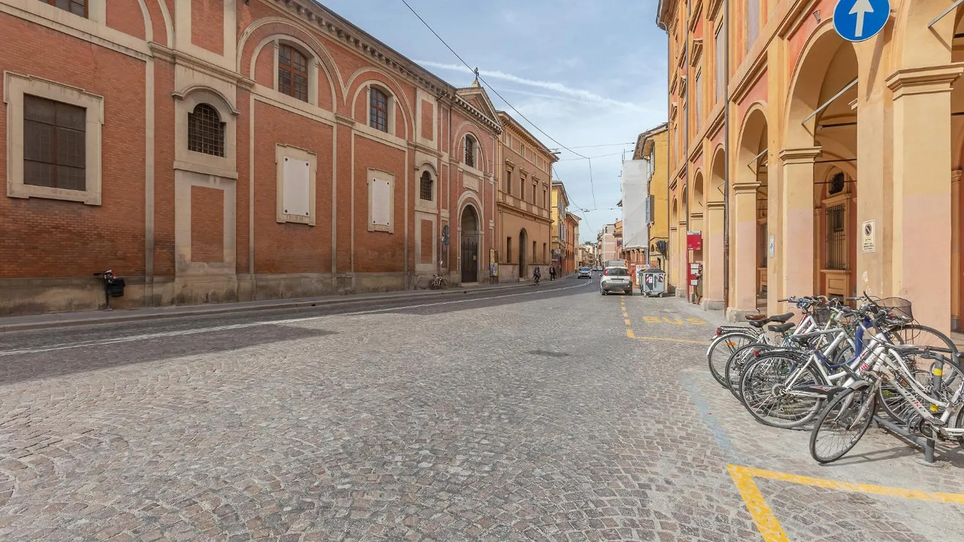 Central Apartment With Private Courtyard! Bologna 0*,