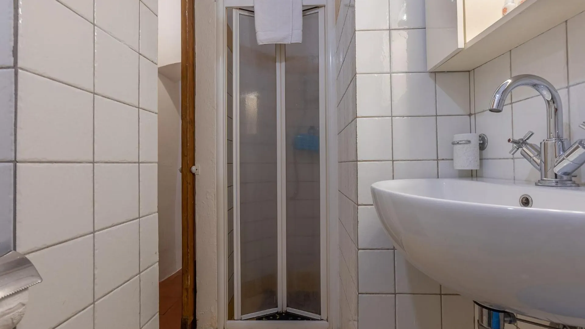 Central Apartment With Private Courtyard! Boloňa