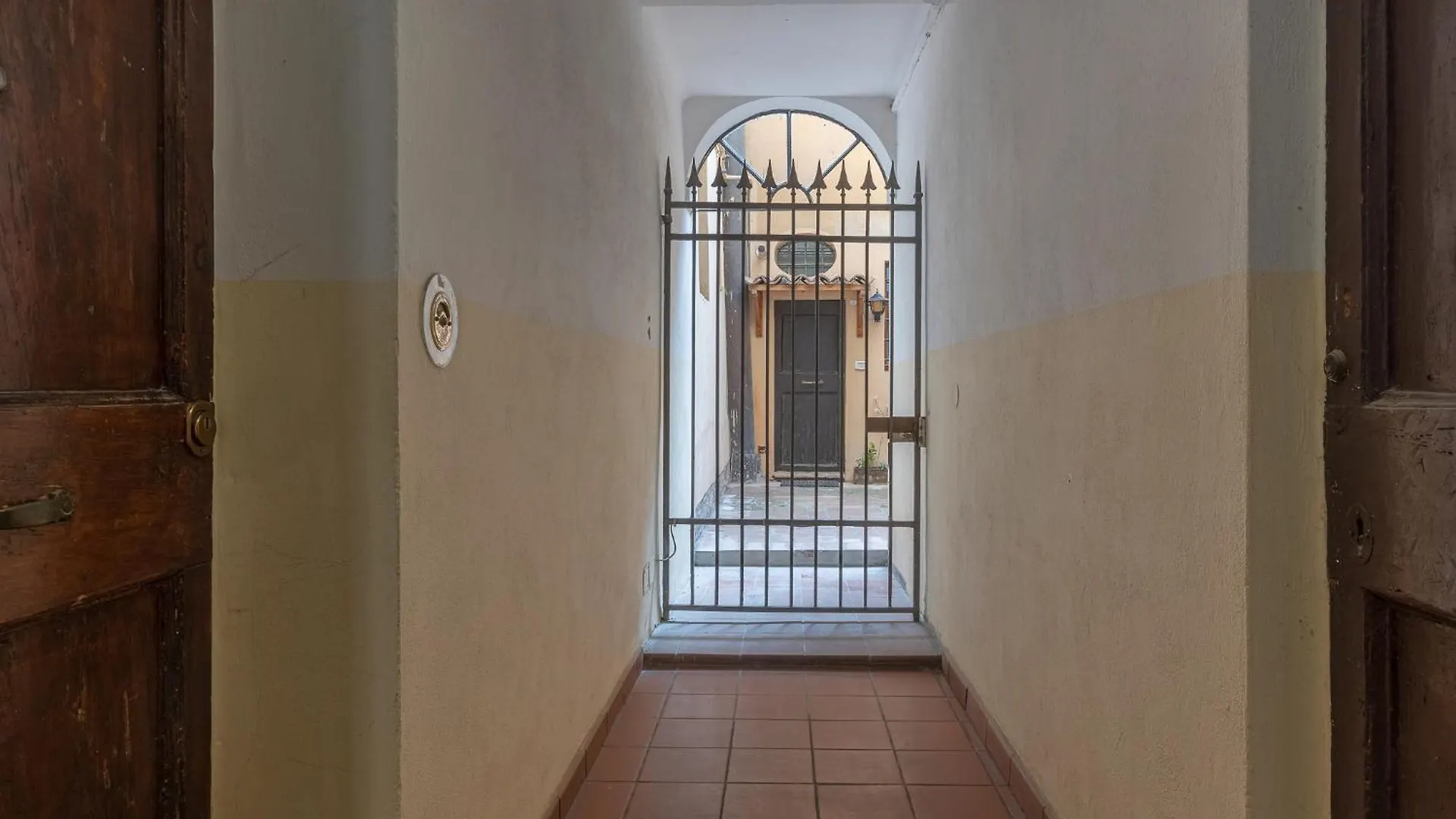 Central Apartment With Private Courtyard! Boloňa Itálie