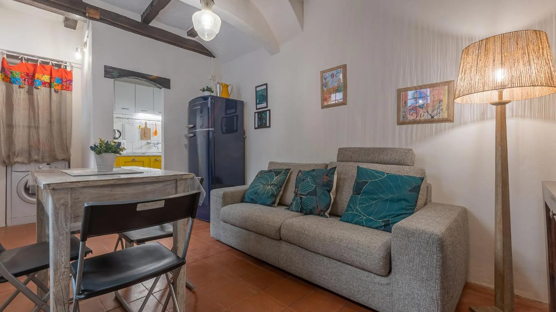 Central Apartment With Private Courtyard! Boloňa